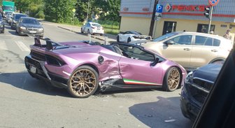 Video: Rīgā avarējis vairāk nekā 300 000 eiro vērts 'Lamborghini'