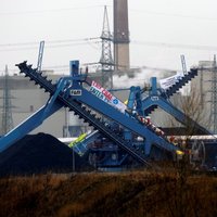 Vācijā 120 vides aktīvisti iebrūk jaunuzceltā ogļu elektrostacijā
