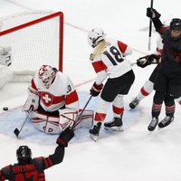Kanādas hokejistes graujoši sāk olimpisko turnīru Pekinā
