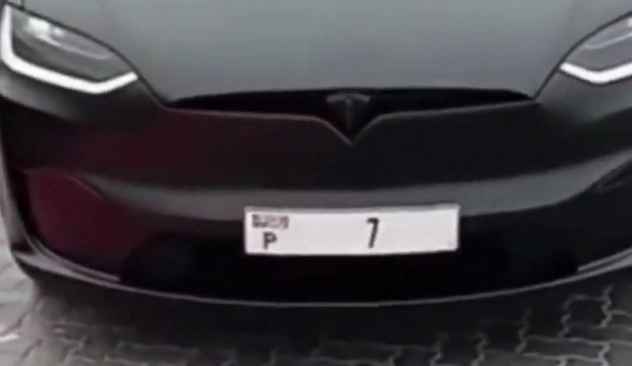 “World’s Most Expensive License Plate “P7″ Installed on Tesla Model X Plaid”