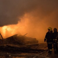 Diennakts laikā dzēsti 14 ugunsgrēki; viens cilvēks gājis bojā