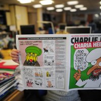 Francijā aizdedzināta islāmistus aizskārušā žurnāla redakcija