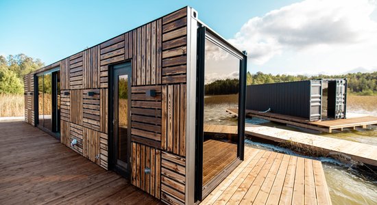 ФОТО. На озере Зебрус появились новые гостевые домики из контейнеров для романтического отдыха