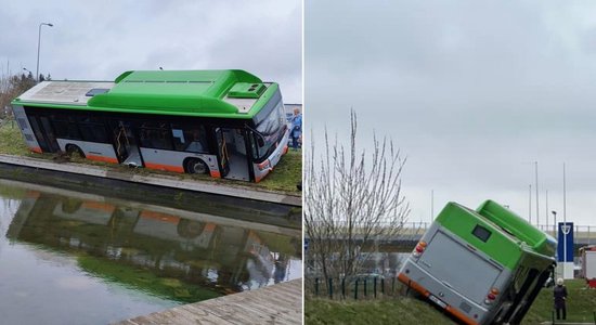 Negadījums Klaipēdā: autobuss gandrīz iegāžas ūdenstilpē