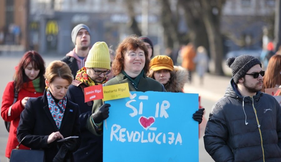 Март организация. 8 Марта парад. Шествие женщин 8 марта. 8 Марта в Швеции. Женская солидарность фото.