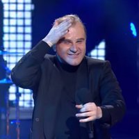 ВИДЕО: Интар Бусулис выступил на шоу "Точь-в-точь" в образе Фила Коллинза