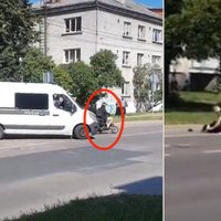Video: Rīgā policija bēgošu mopēdistu aptur ar notriekšanu