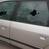 Взрыв в Резекне: повреждено несколько машин, на месте ЧП работает полиция