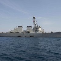 Krievijas bumbvedēji Baltijas jūrā 'bīstamā' ātrumā pārlidojuši ASV karakuģim