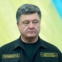 Порошенко подписал закон о люстрации для "очищения власти от КГБ"