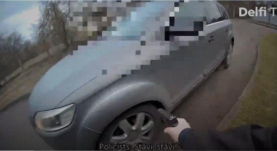 Video: Likumsargi Ziepniekkalnā agresīva vadītāja savaldīšanai pielieto šaujamieročus