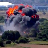 Video: Lielbritānijā iznīcinātājs nokrīt uz šosejas; 11 bojāgājušie