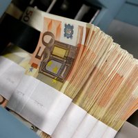 Жители уже должны 200 млн евро. Как растут платежи по госдолгу Латвии
