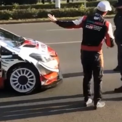Video: WRC zvaigzne Ožjērs pa ceļam uz ātrumposmu iekļūst avārijā
