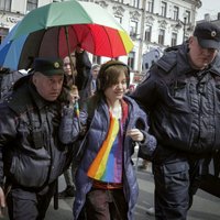 Sanktpēterburgā aizturēti aktīvisti, kuri protestējuši pret geju vajāšanu Čečenijā