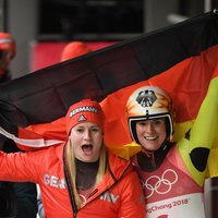 Phjončhanā kamaniņu braukšanā triumfē vācietes; Latvijas sportistes olimpiādi noslēdz otrajā desmitā
