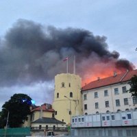 Rīgas pils lietā atšķirīgas liecības par ugunsgrēka izcelšanās vietu