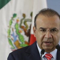 Meksikas iekšlietu ministrs iekļuvis helikoptera avārijā; 13 bojā gājušie