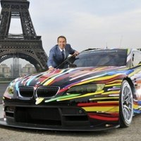 'BMW' prezentējis kārtējo apgleznoto sacīkšu automobili