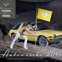 ФОТО: В Германии издали календарь с мужчинами в белье и винтажными авто