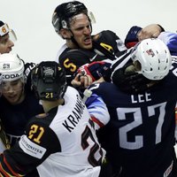 ASV hokejisti PČ spēlē soda Vācijas izlasi par nedisciplinēto sniegumu
