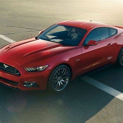 'Ford' prezentējis jaunās paaudzes 'Mustang' modeli