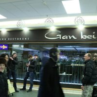 'Gan Bei' lieta: restorānu pārvaldītājs atvainojas klientiem par čeku rakstīšanu ar roku