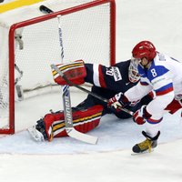 Krievijas hokejisti revanšējas un 'iznīcina' ASV izlasi