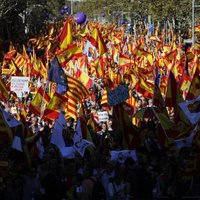 ФОТО: в Барселоне сотни тысяч человек вышли на марш за единую Испанию