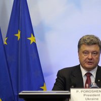 Ar 11 ES valstīm noslēgti līgumi par bruņojuma piegādi, pauž Porošenko