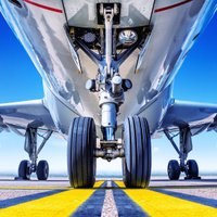 Закрытие неба, нехватка персонала и старение техники: Что стало причиной проблем в авиации в 2023 году?