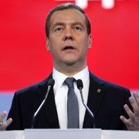 Navaļnija fonds publicē pētījumu par Medvedeva bagātībām