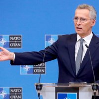 Stoltenbergs: NATO ir gatava ilgstoši palīdzēt Ukrainai