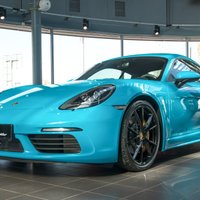 Foto: Rīgā viesojušies 'Porsche' ekskluzīvie auto modeļi