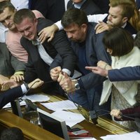 Украина: в Раде сорвали голосование предложений Порошенко по статусу Донбасса