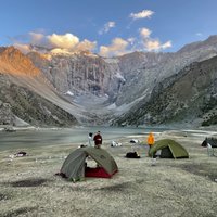 Снежная буря, горные озера и взятки: приключения латвийцев в Таджикистане