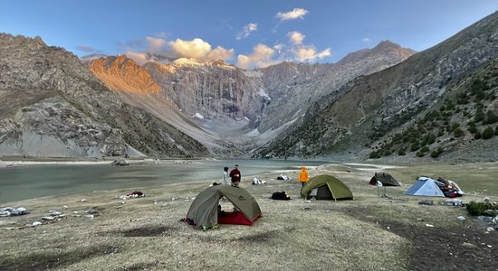 Снежная буря, горные озера и взятки: приключения латвийцев в Таджикистане