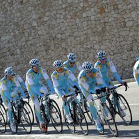 Велокоманду "Астана" доконали скандалы с допингом