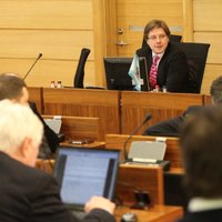 Rīgas domnieki ārkārtas sēdē apmainās 'laipnībām'; neatbalsta grozījumus par NĪN atlaidēm
