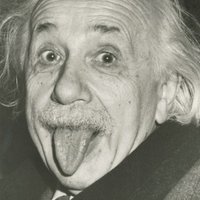 Par rekordlielu summu pārdota Einšteina ikoniskā fotogrāfija