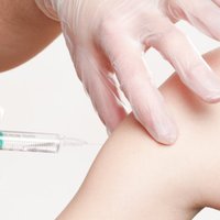 В Латвии получены 3394 сообщения о возможных побочных эффектах вакцин от Covid-19