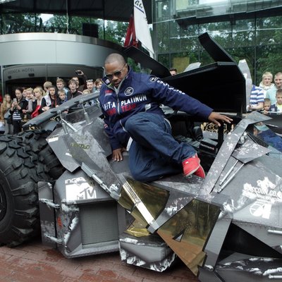 Fotoreportāža: 'Gumball 3000' sacīkšu superauto piestāj Rīgā