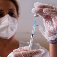 На следующей неделе медики начнут получать вторую дозу вакцины против Covid-19