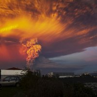 Foto: Ar iespaidīgu izvirdumu negaidīti Čīlē pamodies vulkāns