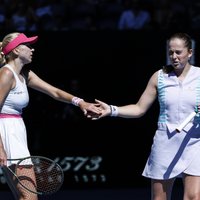 Ostapenko un Kičenoka iekļūst Dubaijas turnīra dubultspēļu ceturtdaļfinālā