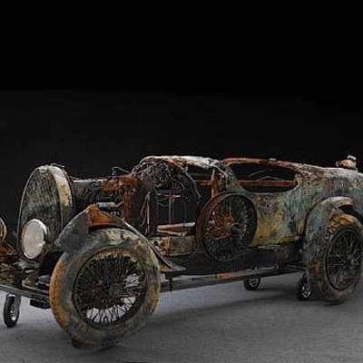 Ezera gultnē 70 gadus nogulējušu 'Bugatti' pārdod par 260 tūkstošiem eiro