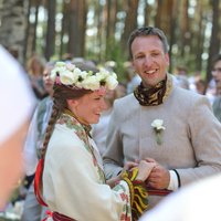 Foto: Dziesmu svētkos nosvin īstas latgaliešu kāzas Brīvdabas muzejā