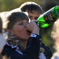 Pazeminot akcīzes nodokli sidram, tiks veicināta alkohola lietošana meiteņu vidū, brīdina analītiķe