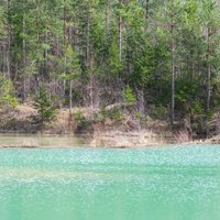 ФОТО. Цветные водоемы: Бирюзовое озеро Лачкрога в Курземе