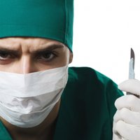 Seši ārsti sadala miljonus – dakteris kritizē finansējuma piešķiršanu plastiskajā ķirurģijā